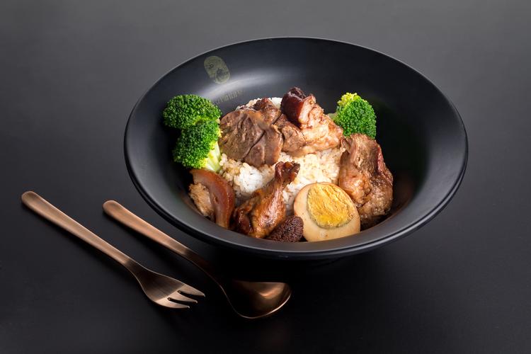 重庆林妹妹餐饮管理 一碗地道小面的匠心传承与餐饮创业的智慧导航